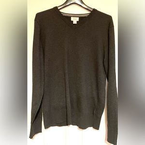 Old Navy grey sweater. Unisex. Size L